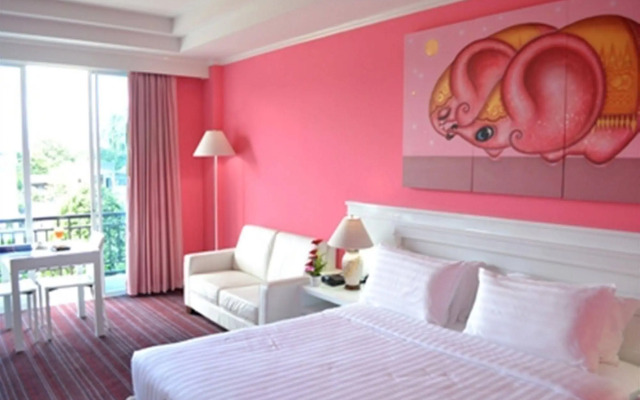 La Vie En Rose Hotel