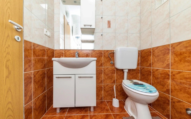 Amazing Home in Kastel Stafilic With 3 Bedrooms and Wifi