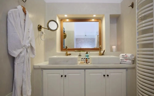 Black Rose Suites