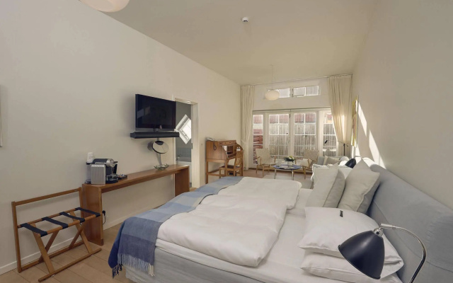 Ruths Hotel
