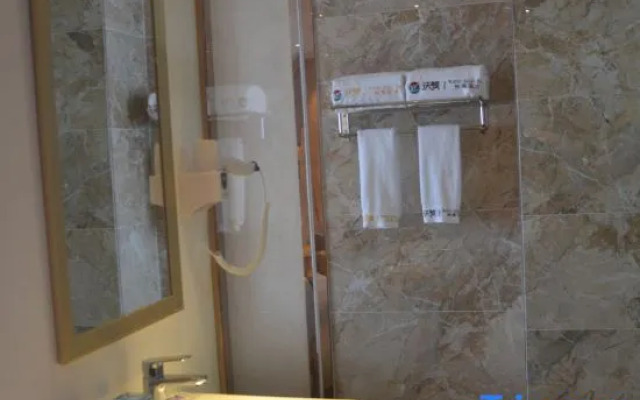 Wodun Platinum Hotel (Qinzhou East Railway Station Niannianfeng Plaza)
