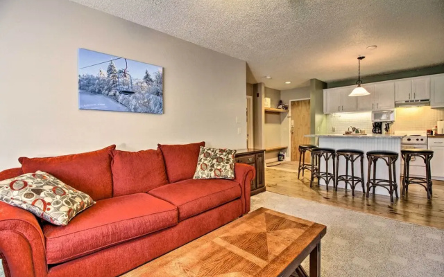 Cozy Condo w/ Magic Mountain Ski-in Access!