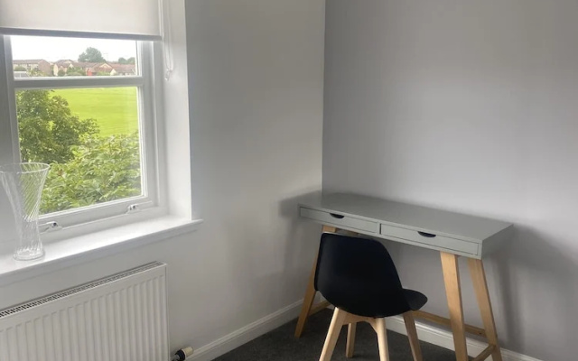 Renfrew Modern Flat
