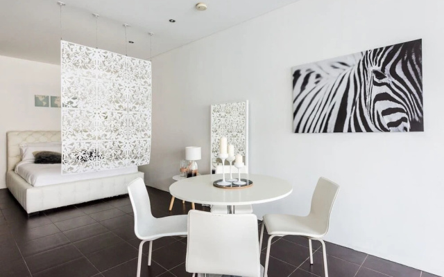 Executive Two Bed Penthouse Studio in the City