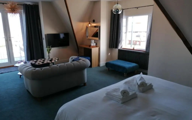 Marine Lodge