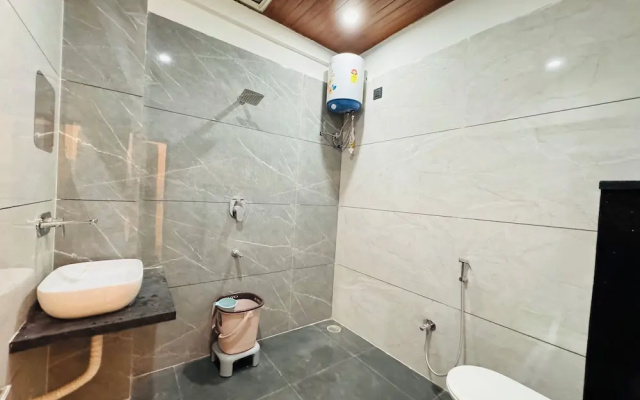 HE Azure 3BHK Bunglow Nr Apollo DB City