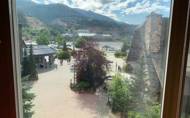Shared Roof Top Hot Tub Silver Mtn