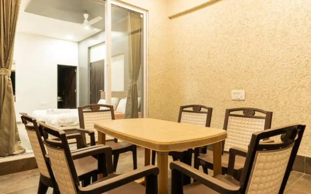 Paras Villa