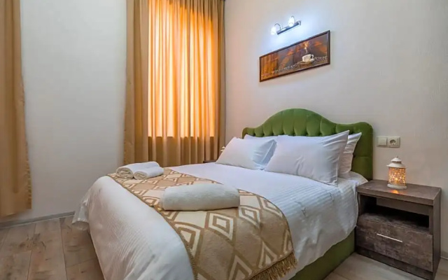 Golden Light Hotel
