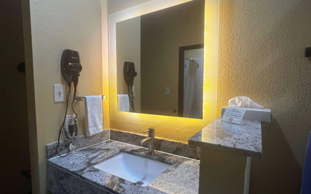 Super 8 by Wyndham Pasadena