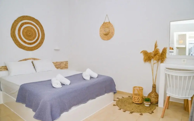 Avgerinos Deluxe Rooms
