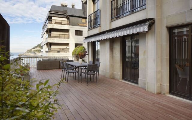 Апартаменты Miraconcha Terrace Apartment by FeelFree Rentals вид на фасад