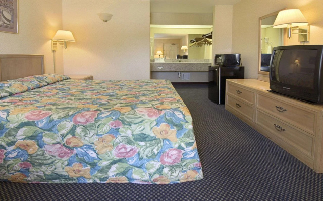 Brentwood Inn & Suites