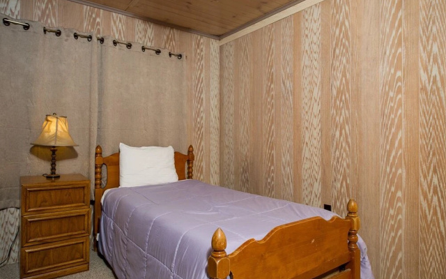 Bay View Retreat for 21 Guests 5 Br home by RedAwning