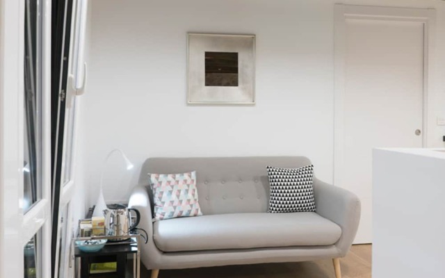 Апартаменты Luxurious and Spacious Brand-new Apartment in Old Town комната для гостей