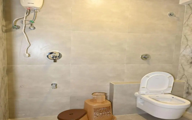 Hotel Avadh Palace