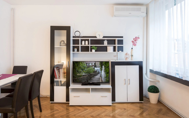 Modern Apartment few Steps From Main Square!