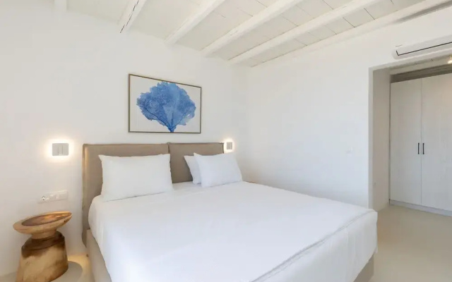 Renovated Luxury Oceanview Villa With Pool in Mykonos