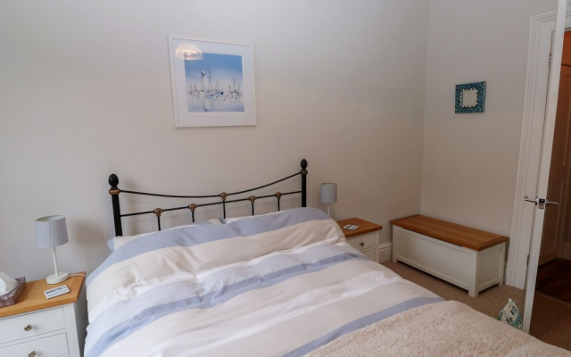 The English School, Flat 2