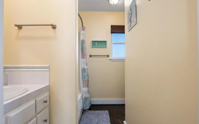 Beach Please 3 Bedroom Home by RedAwning
