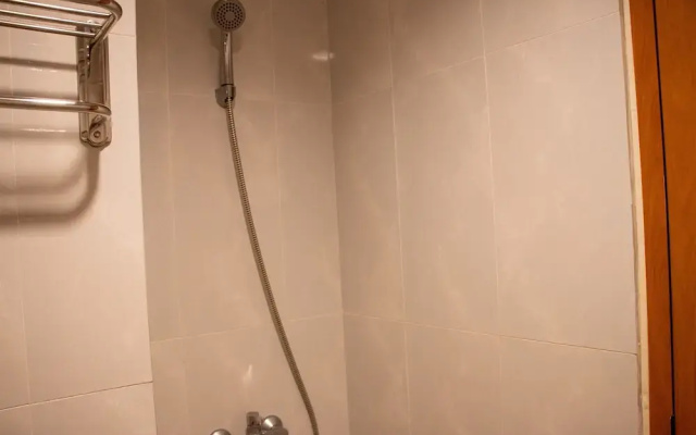 Modern And Classic 1Br At Evenciio Apartment