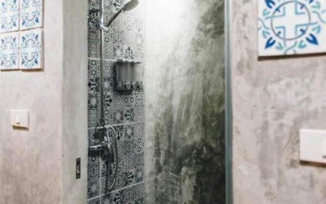 OYO Mystery Hostel