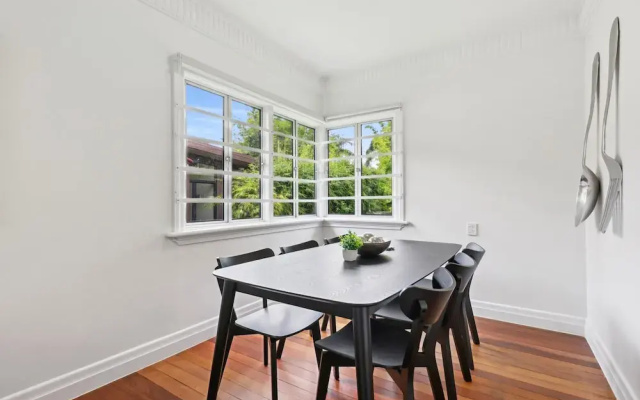 Spacious 3-bed Home in Morningside With Backyard