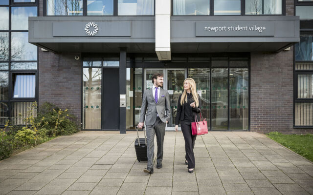 Отель Newport Student Village вид на фасад