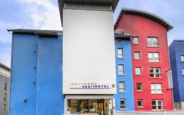 Отель Holyrood Aparthotel вид на фасад