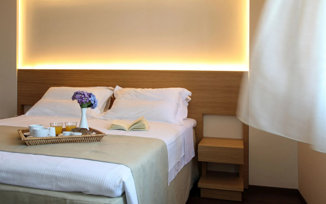 Theta Hotel