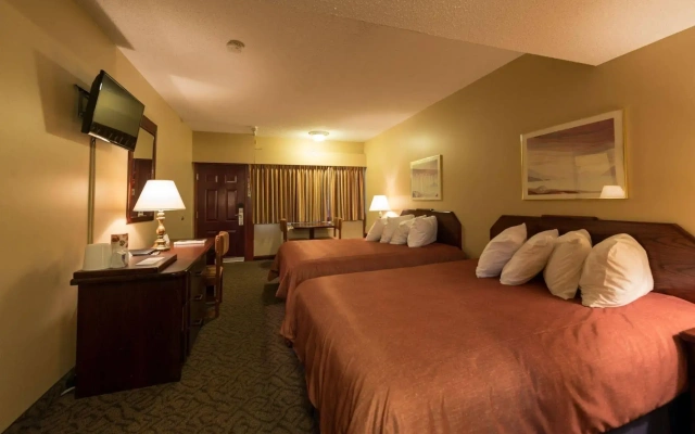 Travelodge by Wyndham Winnipeg Airport West