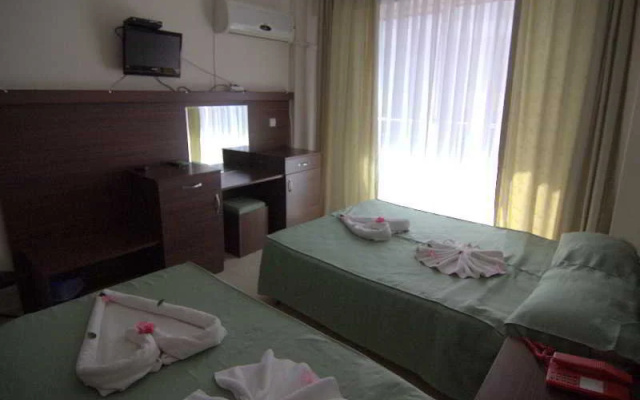 Kalamaki Beach Hotel