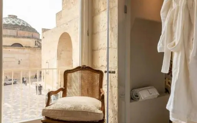 Lu Leccio, Principal Suite With View 5