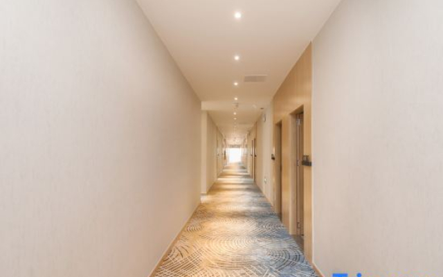 Qingmu Hotel (Nanjing Yuhuatai Xiaoxing Subway Station)
