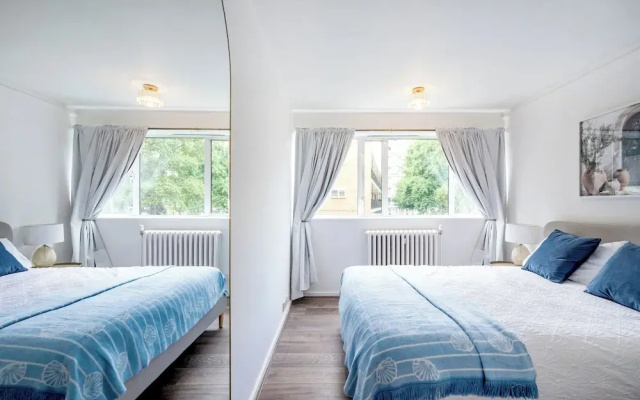 Cozy 2 bedroom flat- Heart of Victoria