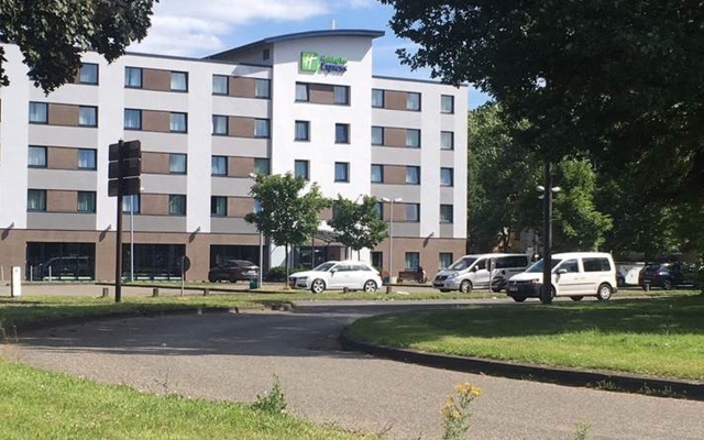 Отель Holiday Inn Express Köln-Mülheim Германия, Кёльн - 10 отзывов об отеле, цены и фото номеров - забронировать отель Holiday Inn Express Köln-Mülheim онлайн парковка