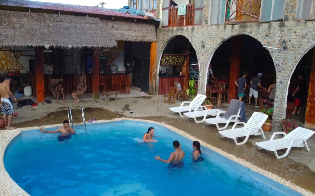 Lobo Hostel   Rurrenabaque