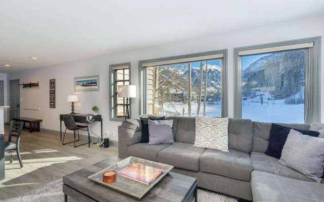 Etta Place 111 2 Bedroom Condo by RedAwning
