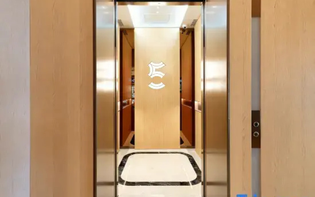 Hotel Five
