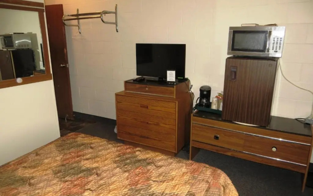 Macklin Motor Inn