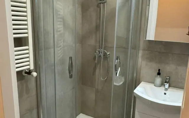 1 Bed Flat - Sleeps 2 - Pets - Smoking on Terrace