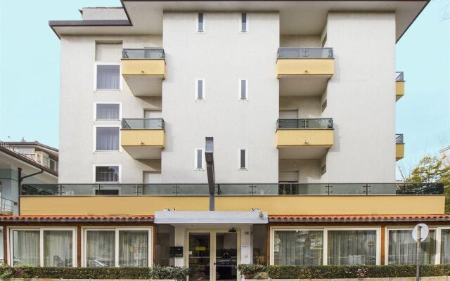Hotel Nancy Римини вид на фасад