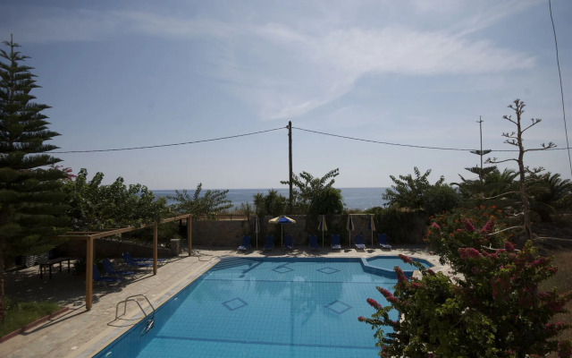 Sarikampos Beach