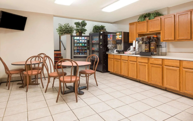 Super 8 Bridgeton/St. Louis Airport