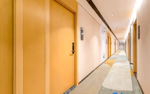 Yafei Hotel (Dongpu Station Modern City)