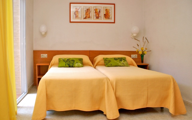 Отель Apartaments Costa d'Or комната для гостей