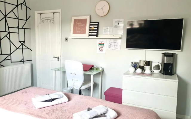 Comfortable Rooms in the House (Adults Only)