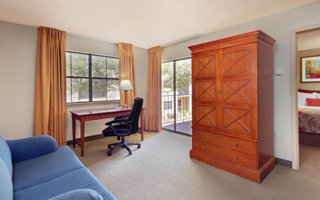 Hawthorn Suites by Wyndham San Antonio NE