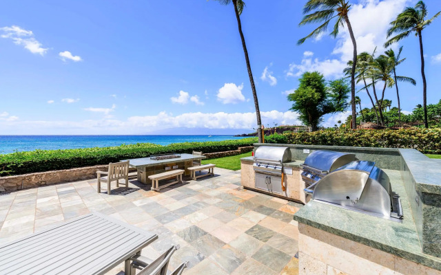 Whaler 859 in Lahaina