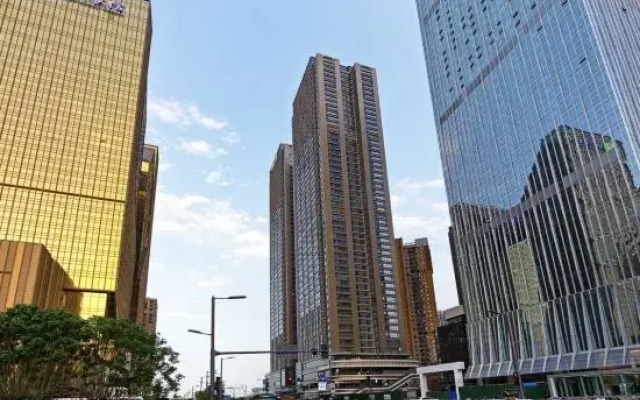 Rong Zhijia Apartment (Chengdu Global Center Cube)